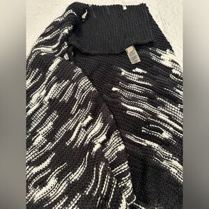 LuLaRoe Mimi - One Size Black, Gray, White Sweater Shaw